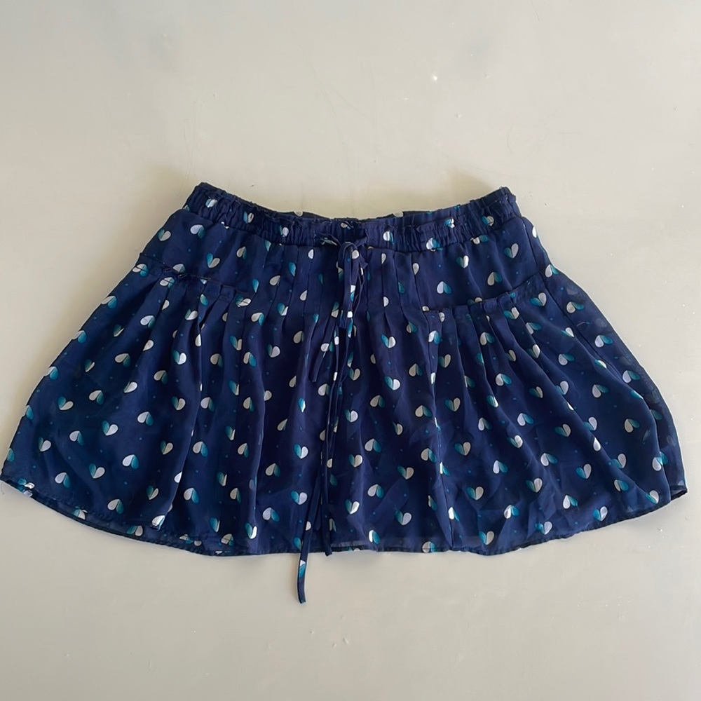 American Eagle ruffle skirt, navy blue with blue and white hearts.